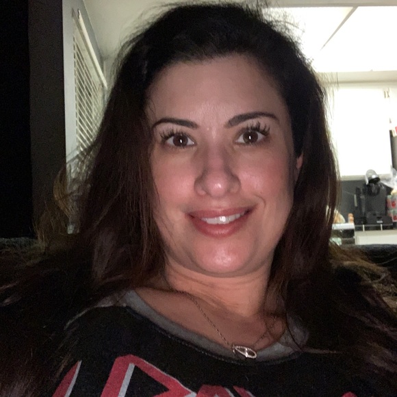 Meet your Posher, Jennifer - Picture 3 of 5